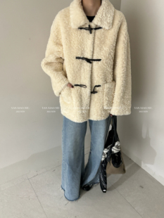 百搭气质百搭宽松显瘦皮毛一体外套牛角扣上衣女 韩版 9798冬季 新款