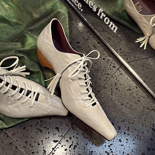 强推 Vintage复古小方头显瘦修腿绑带单鞋中跟女鞋单鞋真皮羊皮