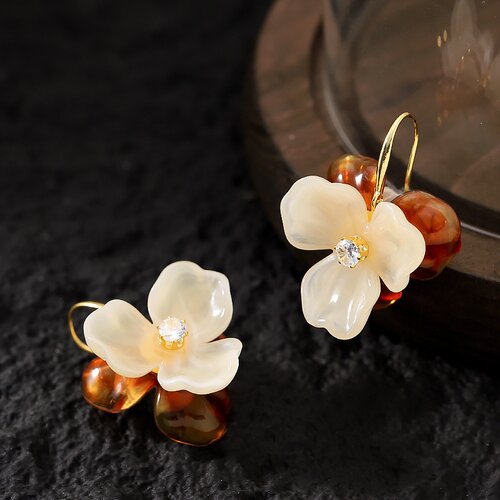 镶锆石立体花朵耳环轻奢感