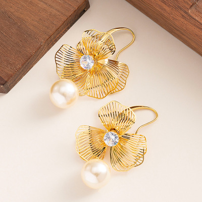 欧美风镶锆石立体花朵珍珠耳环