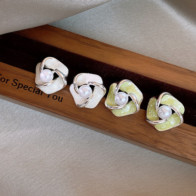 韩系简约滴油扭曲花朵珍珠耳钉