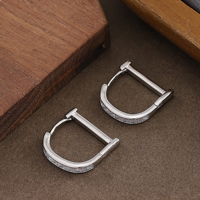 时尚精致简约爆闪单排锆石耳扣