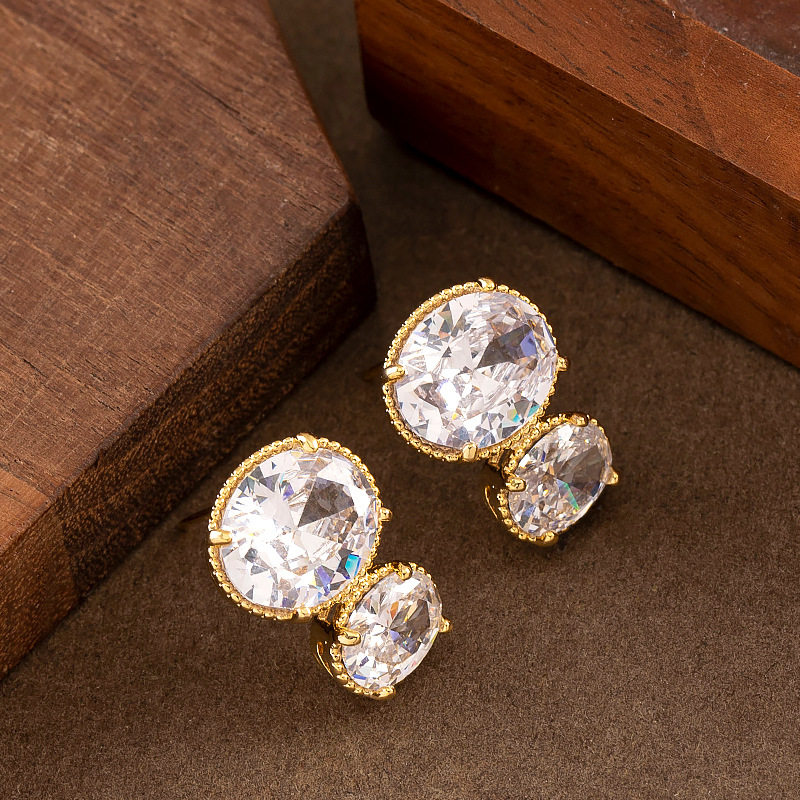 简约精致大小爆闪锆石耳钉