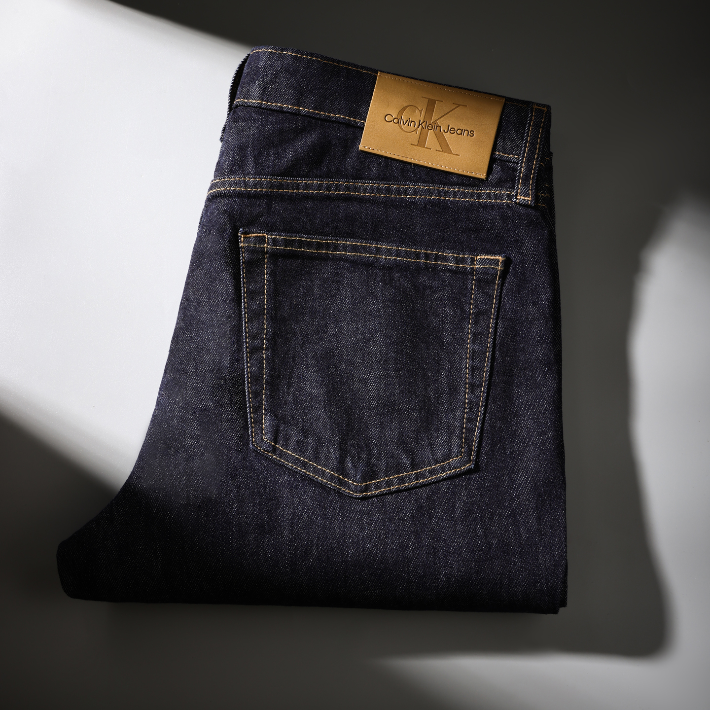 CalvinKlein男士黑灰色牛仔裤