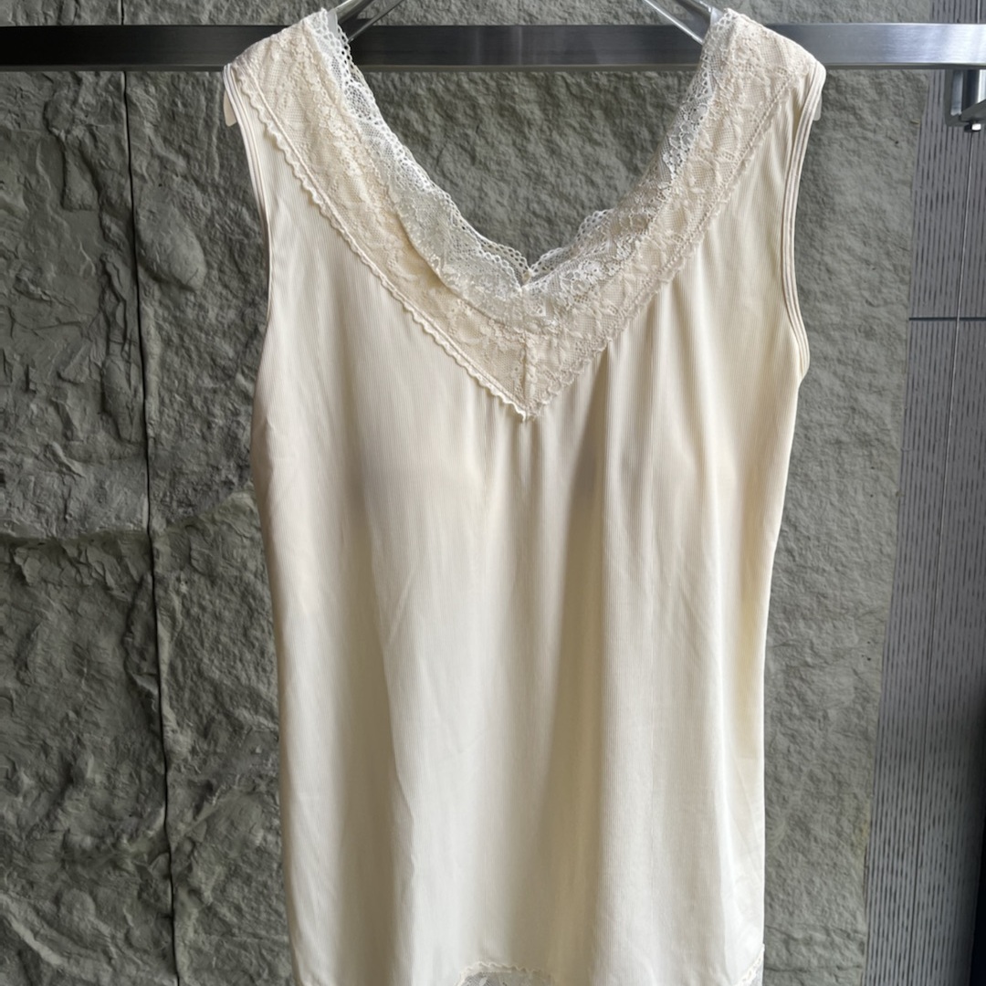 特 AZIOI 阿卓依 蕾丝背心  家居服