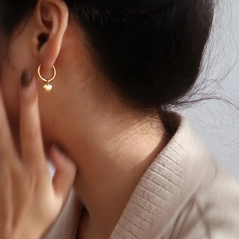 镀18K金欧美小众桃心耳圈不掉色