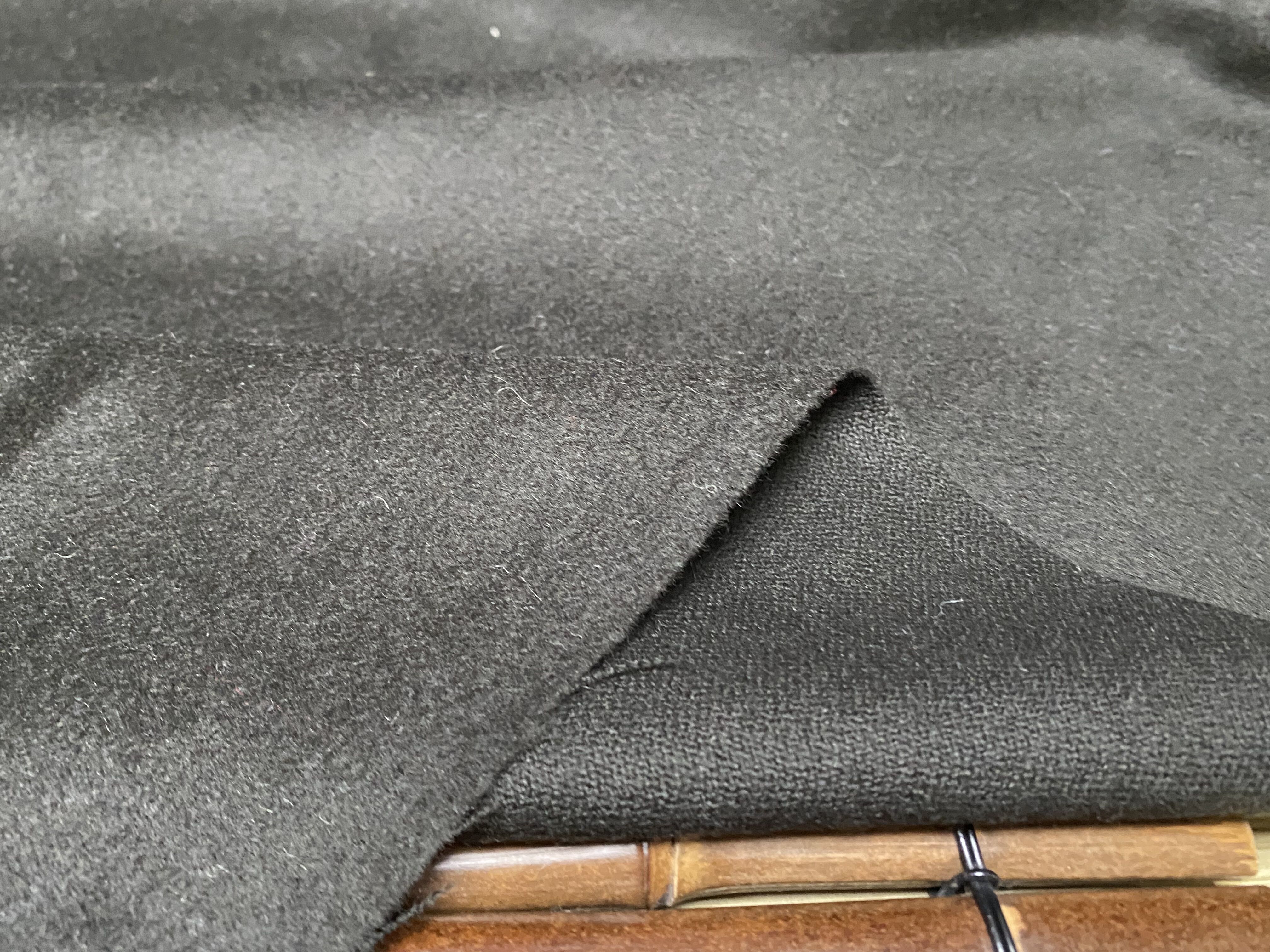 T1124 日本弹力羊绒设计师布料1.8米×1.3米