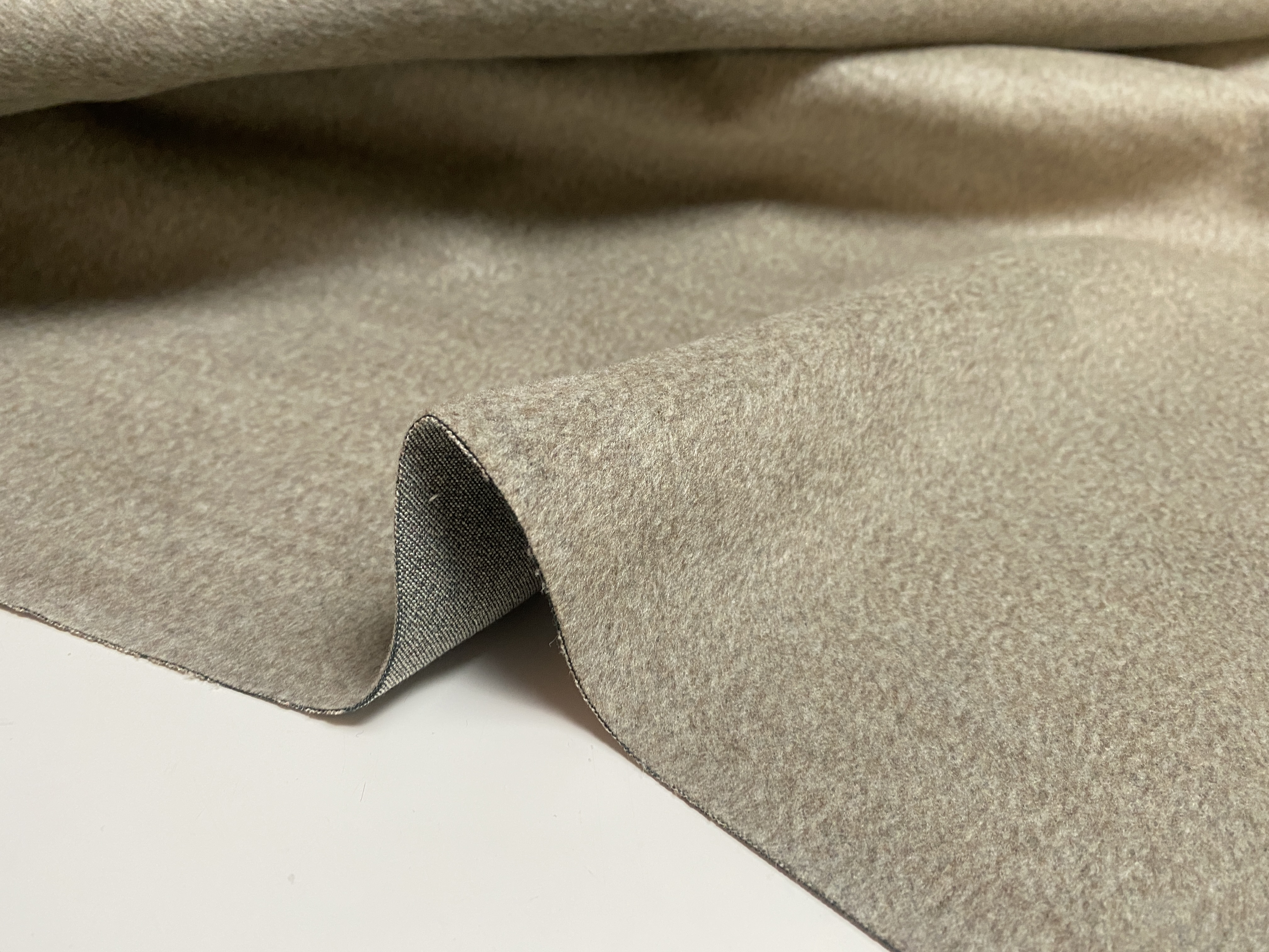 L1123 羊绒设计师布料三米乘1.40