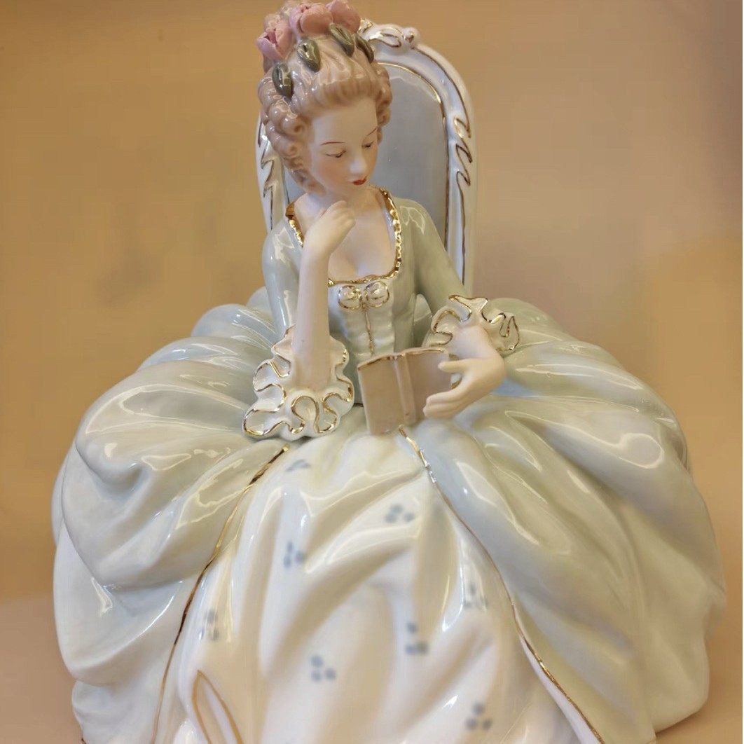 欧式陶瓷人物摆件家居饰品西洋人物装饰装饰创意新婚庆结婚礼物