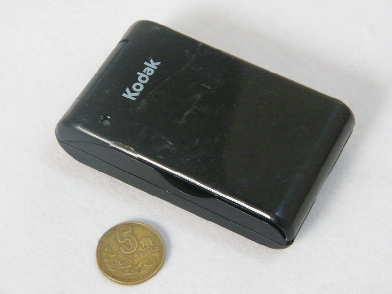 充电器的控制板体积小,轻薄,充电电流大,带自动极性识别,充电时不用区分电池的正负极,不需对电路作任何改装就能充电,非常适合DIY其它锂电池充电器.