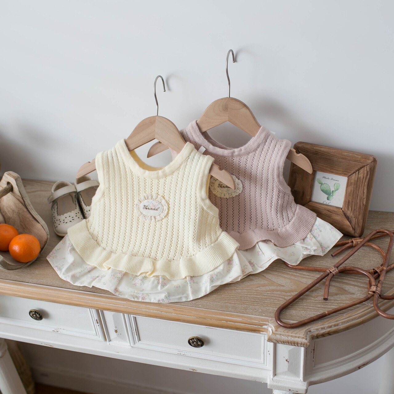 女童毛衣马甲2026春款女童裙式可爱小碎花背心女宝宝秋装针织坎肩