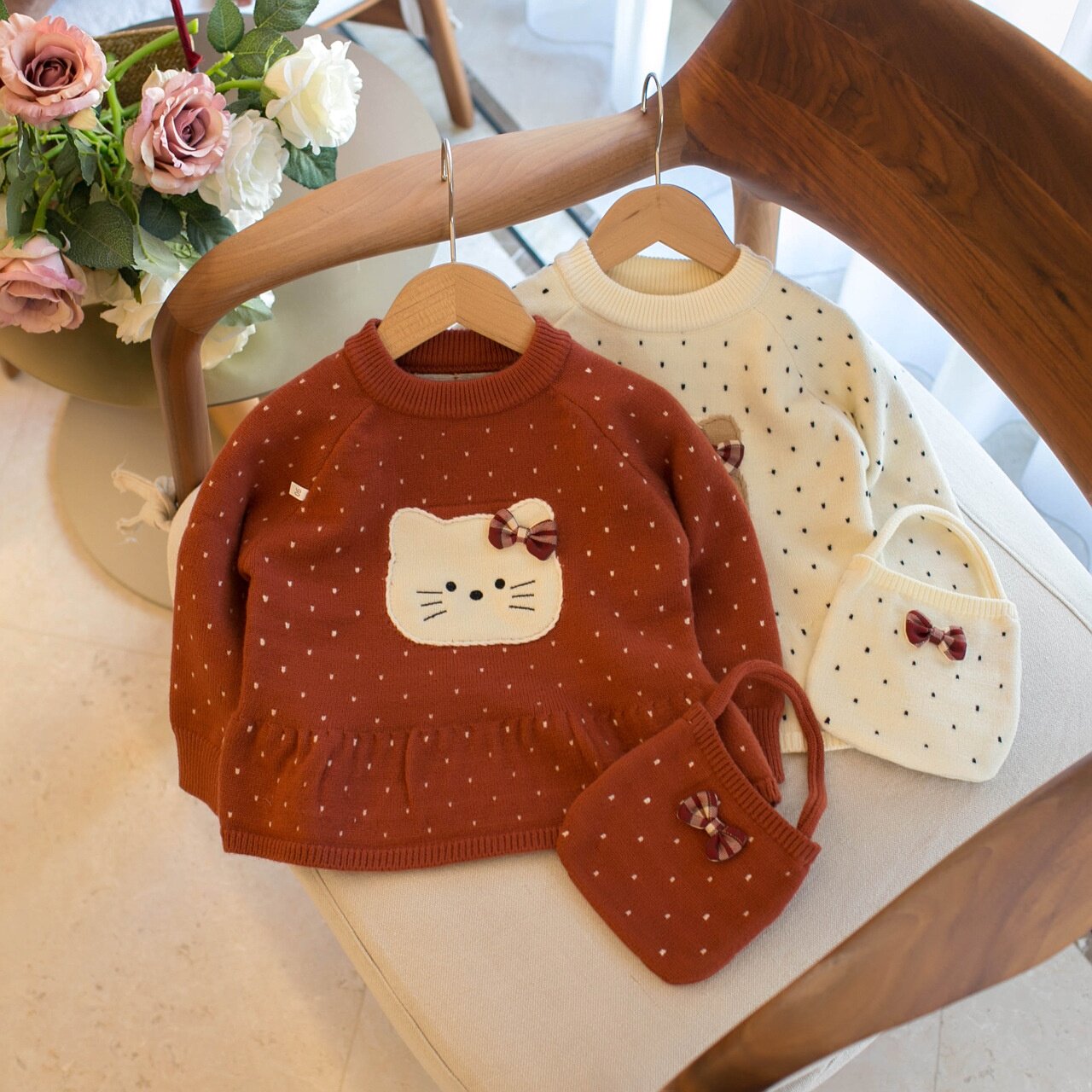 女童毛衣2025秋冬季儿童加厚裙式上衣圆点宝宝可爱小猫针织毛线衣