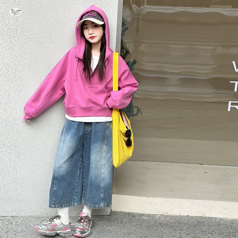 女童翻领连帽卫衣2026年春新款中大童韩系短款套头衫早春外出上衣