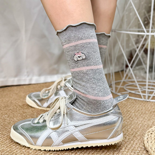 灰色日系木耳边卡通刺绣中筒袜