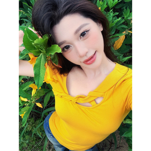 六指导 心动讯号 休闲百搭镂空针织t恤正肩修身设计款短袖上衣女