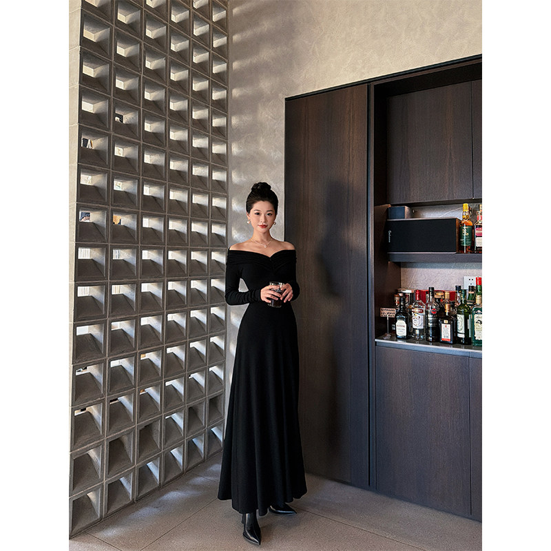 六指导 故梦巴黎 法式黑色一字肩连衣裙女修身显瘦大摆设计感长裙