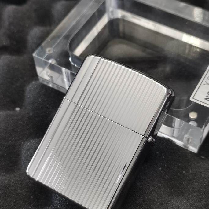 芝宝打火机正版原装ZIPPO日版珍藏2012年中盔甲镀银绅士条纹限量