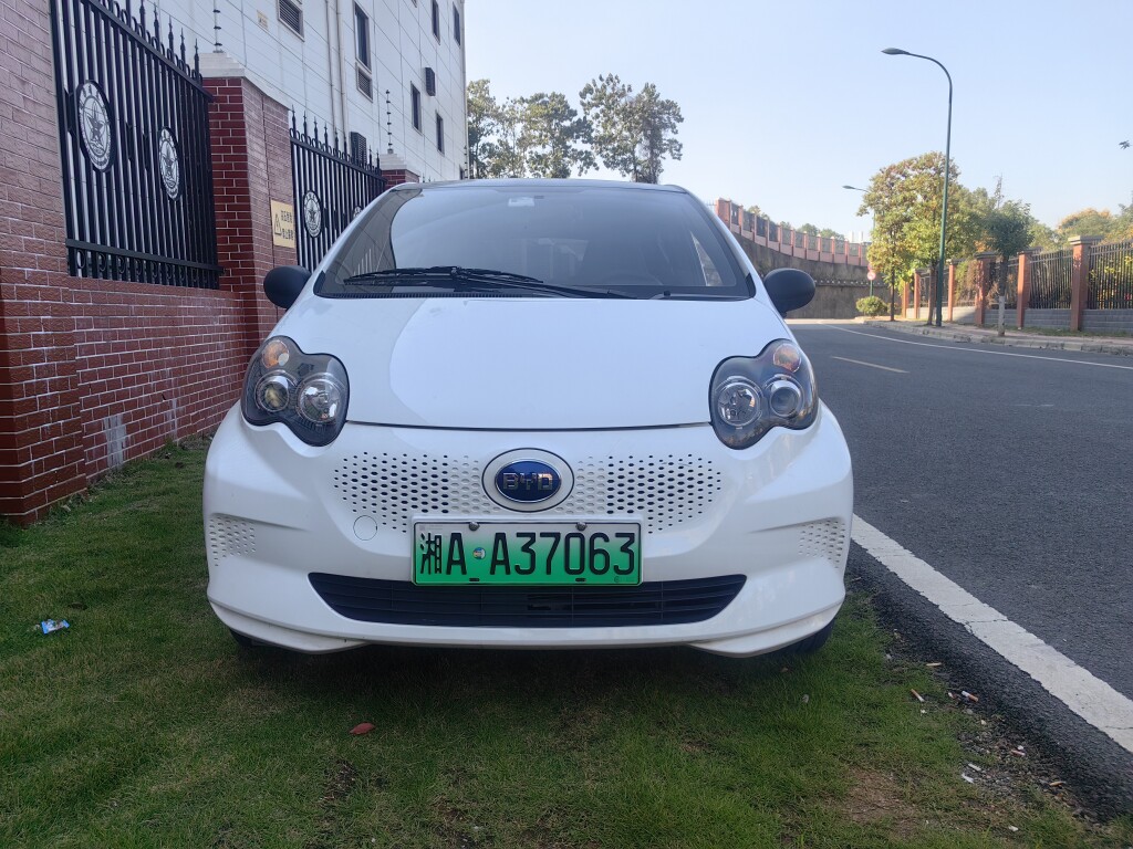 比亚迪e1纯电续航300公里有快慢充实表4万多公里