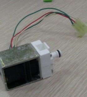 韩国 R-TOTO 小便感应器配件 电磁阀 出水阀 阀门干电池91322-1MB