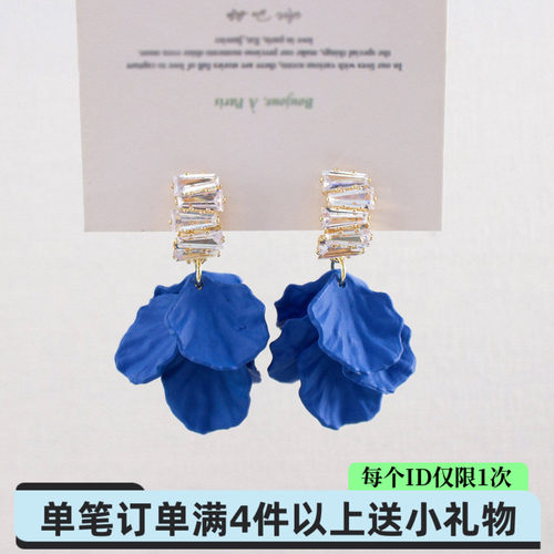 克莱因蓝色花朵耳环度假风