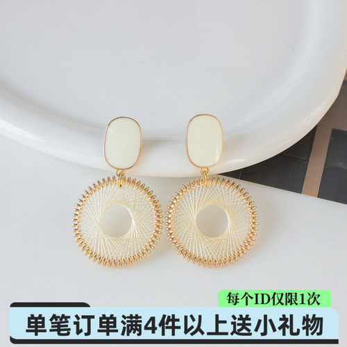 米白色编织耳环钟楚曦同款