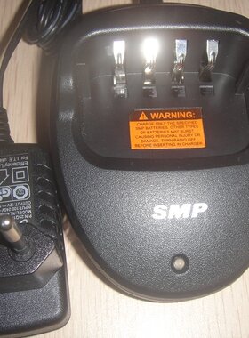 摩托罗拉对讲机SMP508充电器SMP528充电器 充电电源座充