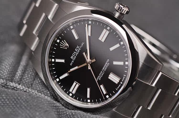 已售出【国行全新】劳力士新款蚝式恒动黑面大三针自动钢带男表124300