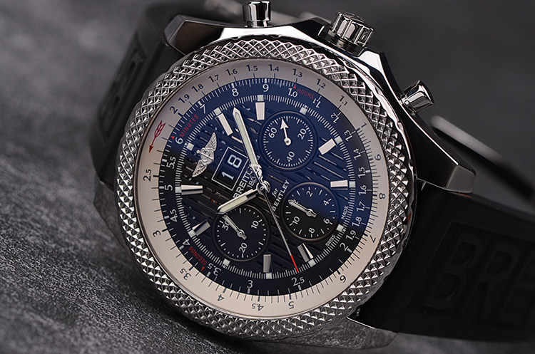 已售出【98新】百年灵宾利镂空大日历计时折叠扣胶带自动男表A4436412