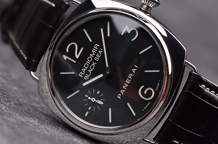 已售出【98新】沛纳海三明治黑盘小三针手上链皮带男表PAM00183盒证齐