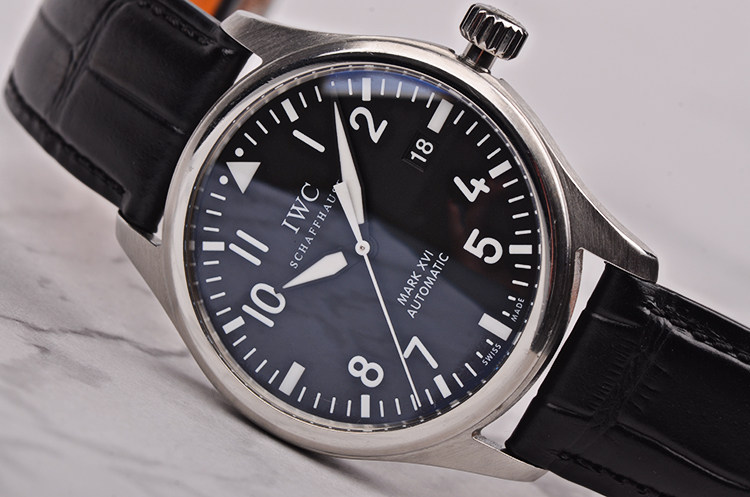 已售出【97新】万国飞行员马克16大三针日历自动机械皮带男表IW325501