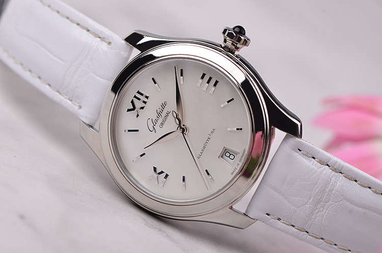 已售出【98新】格拉苏蒂小夜曲大三针贝母盘自动女表39-22-08-02-44全套