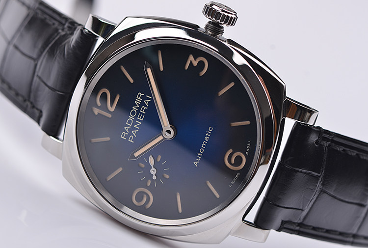 已售出【98新】沛纳海限量渐变三明治蓝面小三针3天链自动男表PAM00933