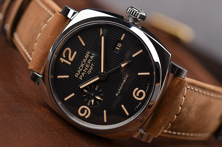 已售出【未使用品】沛纳海GMT日历昼夜显示3天链自动男表pam00657有盒