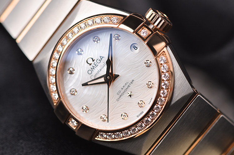 【未使用品】欧米茄星座玫瑰金及钢镶钻女表123.25.27.20.55.006