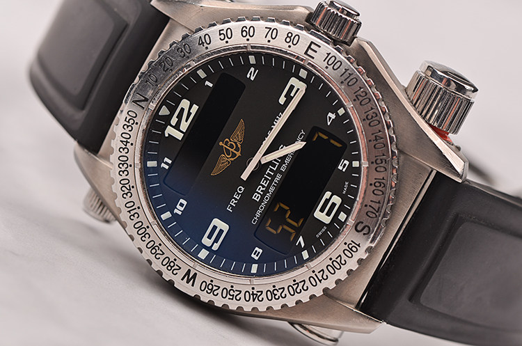 已售出【96新】百年灵紧急救援系列多功能石英胶带男表E7632110盒证齐