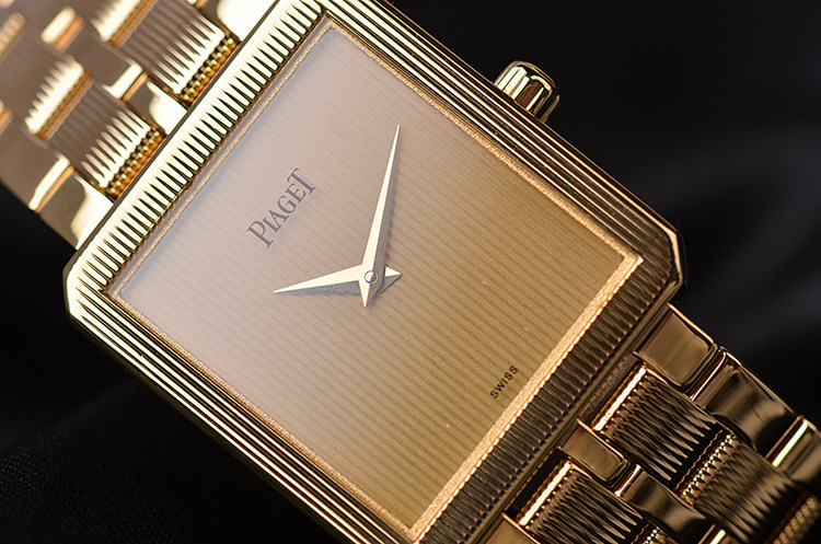 已售出【97新】伯爵Miss Protocole全黄金方形两针石英女表