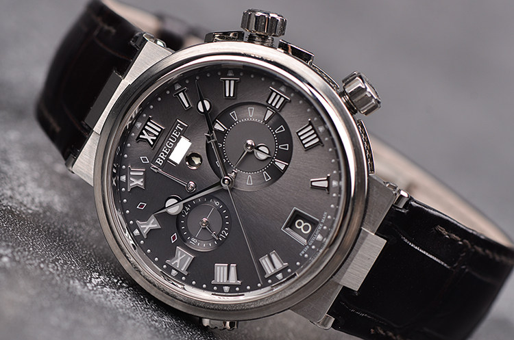 已售出【98新】宝玑航海钛金属GMT闹铃大日历自动机械男表5547TI/G2/9ZU