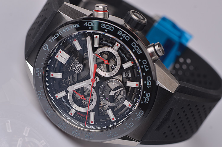 已售出【未使用品】豪雅卡莱拉陶瓷圈镂空计时日历男表CBG2A10.FT6168