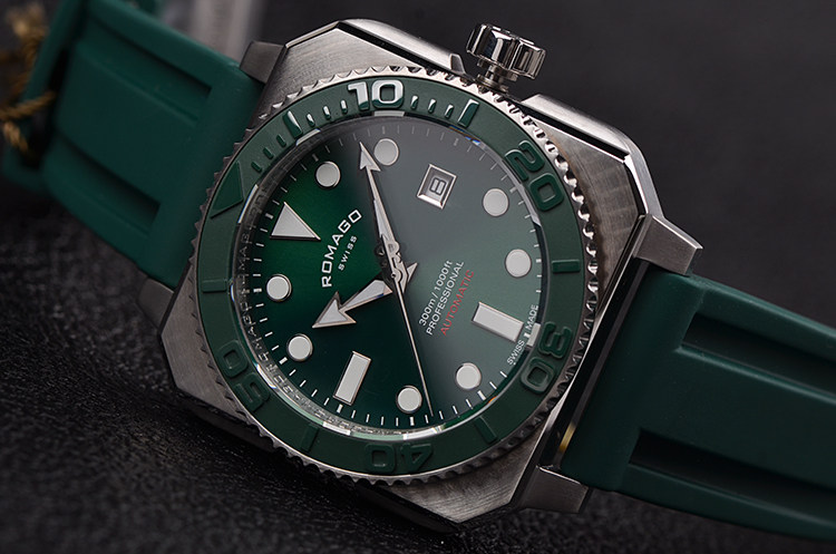 已售出【国行全新】ROMAGO雷米格方形水鬼绿陶瓷圈自动男表RM109SVGR