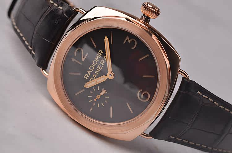 已售出【98新】沛纳海特别限量玫瑰金小三针手上链折叠扣男表pam00522