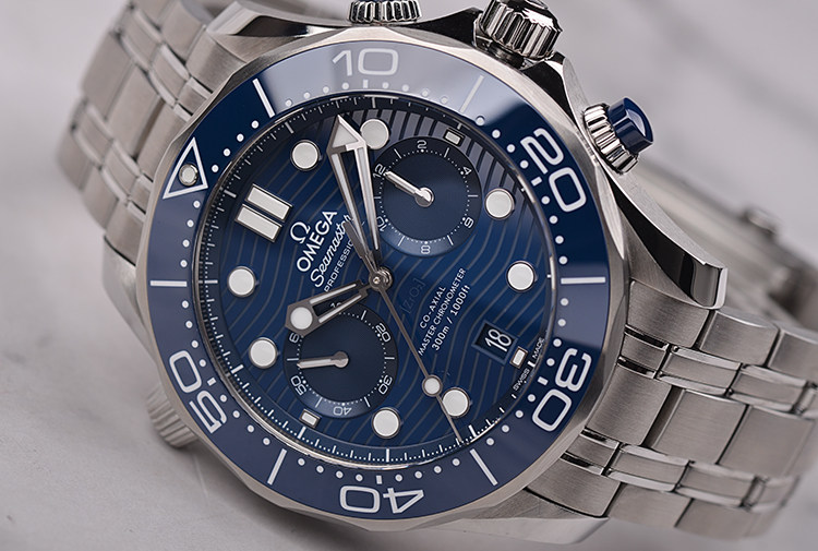 已售出【99新】欧米茄海马300蓝陶瓷圈计时日历男表210.30.44.51.03.001