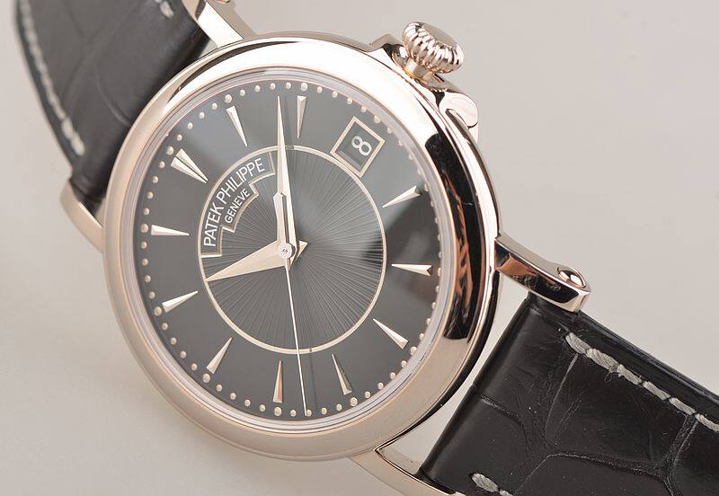 已售出【98新】百达翡丽白金将官底黑盘大三针日历折叠扣皮带5153G-001