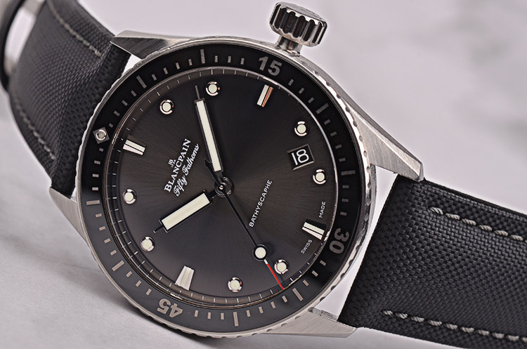 已售出【97新】宝珀五十噚深灰盘大三针日历自动机械男表5000-1110-B52A