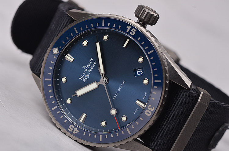 已售出【98新】宝珀五十噚灰陶瓷蓝面大三针日历皮带男表5000-0240-NAOA