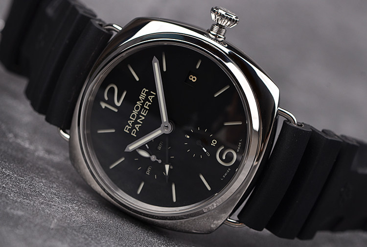 已售出【98新】沛纳海GMT昼夜及日历显示10天链自动机械男表pam00323