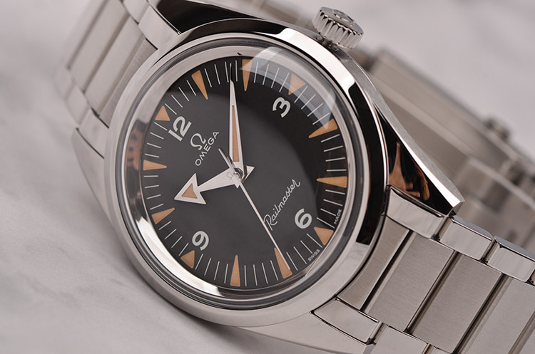 已售出【99新】欧米茄铁霸1957大三针自动机械男表220.10.38.20.01.002