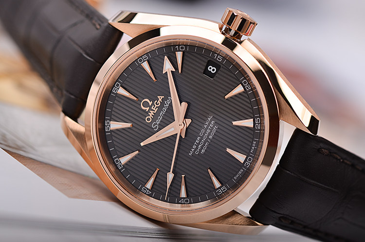 已售出【未使用品】欧米茄海马玫瑰金大三针男表231.53.39.21.06.003