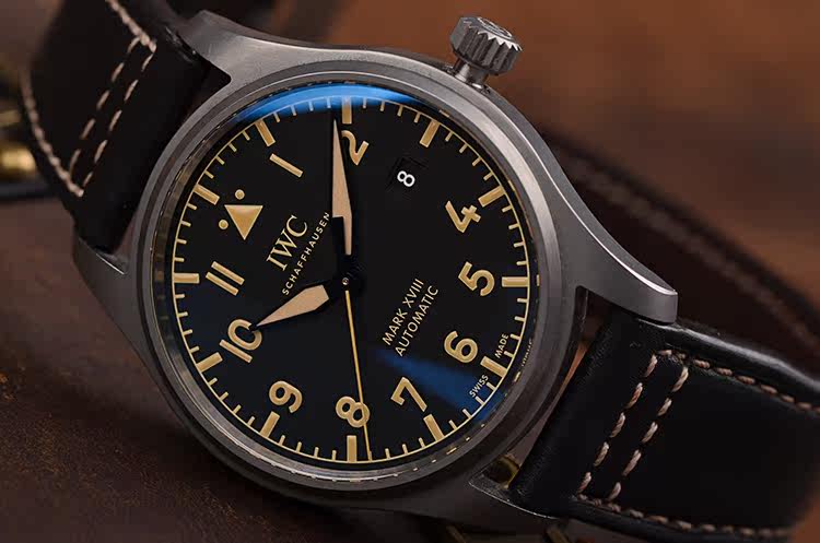 已售出【98新】万国飞行员钛金属膏药面大三针日历自动皮带男表IW327006