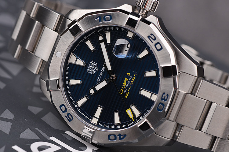 已售出【99新】豪雅竞潜系列蓝面大三针日历自动钢带男表WAY2012.BA0927