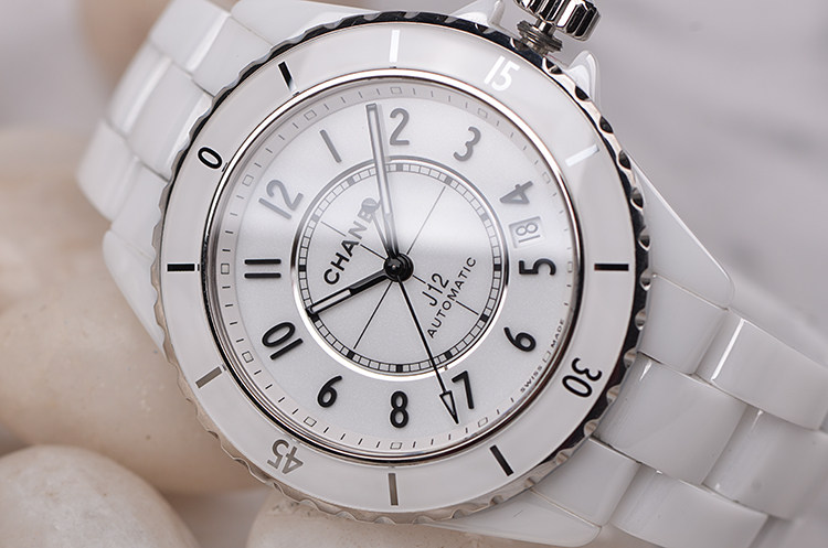 已售出【98新】香奈儿J12白陶瓷大三针日历自动机械女表H5700盒证齐